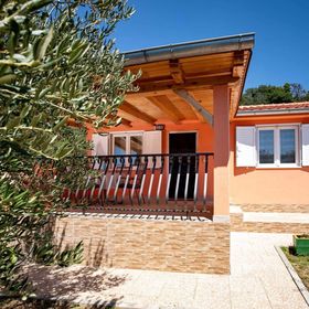 House Olive tree Mundanije