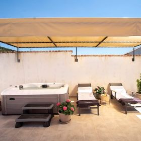 House Olive tree Mundanije