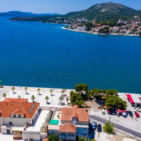 Apartments Davor Slano