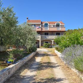 Apartments Studenac Tkon