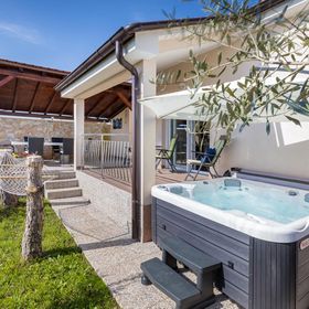 Vendégház Valbandon - CIF897