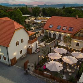 Mandilla**** Köveskál