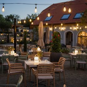 Mandilla**** Köveskál