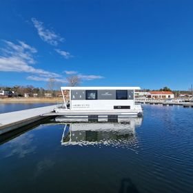 NOMADREAM Houseboat Gdańsk
