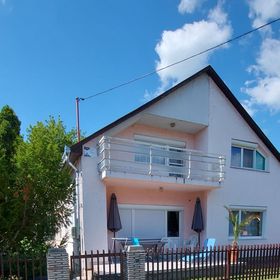 Erika Hàz Balatonfenyves