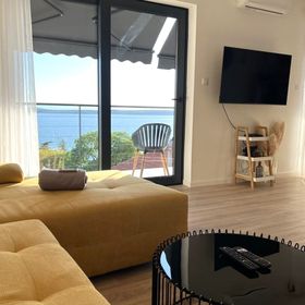 Apartments Suzzy Dramalj