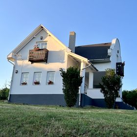 Perlik Vadászkúria és Vendégházak Szemere