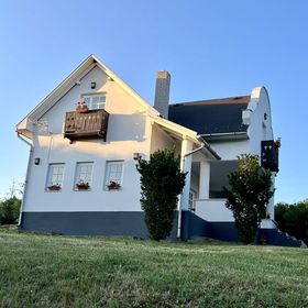 Perlik Vadászkúria és Vendégházak Szemere