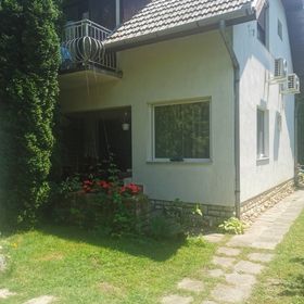 Kaméleon Apartmanház EV töltéssel Balatonszemes