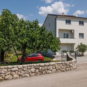 Apartment Nives Šilo