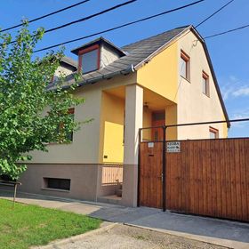 Neuhercz Apartmanok Halászi