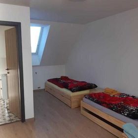 Odal, ubytování, vzdělávání, rukodělný obchod Pěnčín