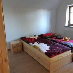 Odal, ubytování, vzdělávání, rukodělný obchod Pěnčín