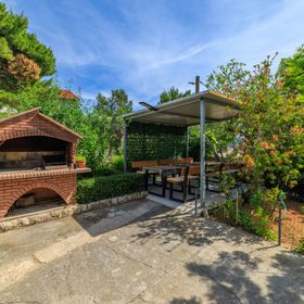 Apartments Anica J Lopar