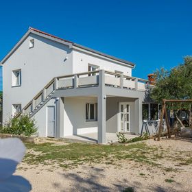 Apartment Radovic Nives Vir II