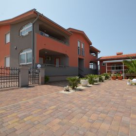 Apartments Komljen Vir II