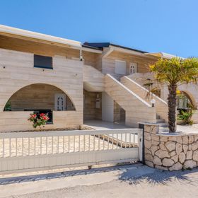 Apartments Lucica Vir II