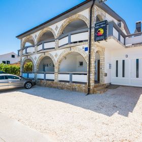 Apartments Skundric Vir II