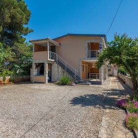 Apartments Horvatic Vir II