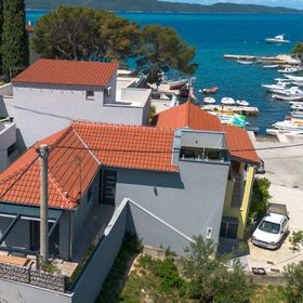 House Luxury Konforta Brodarica