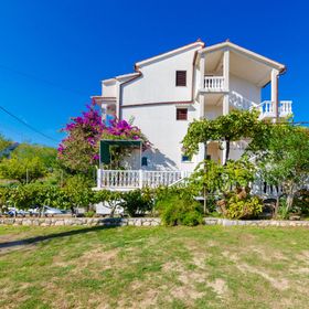 Apartments Ljubica J Lopar