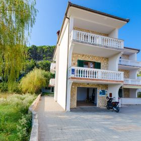 Apartments Iva Lopar