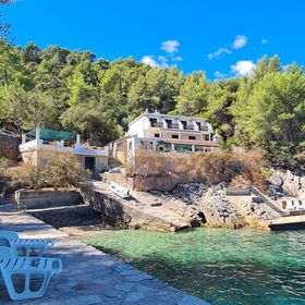 Apartments On the beach Bogomolje