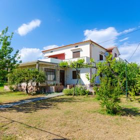 Apartments Anica F Lopar