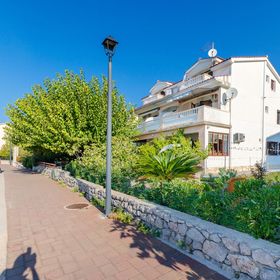 Apartments Zoran Banjol