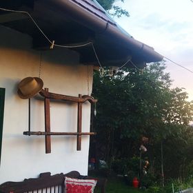 Meseház a falu szélén Mátranovák