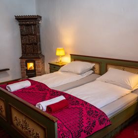 Casa Sub Magrin Sat Bătrân