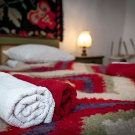 Casa Sub Magrin Sat Bătrân