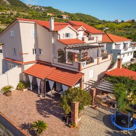 Apartmanok Gyermekes Családok Részére Banjol, Rab - 19804 Banjol