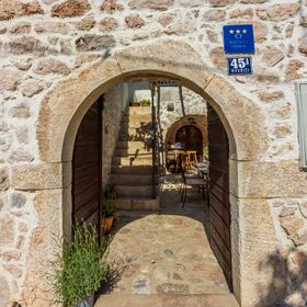 House Stara kuća-old stone house Grižane