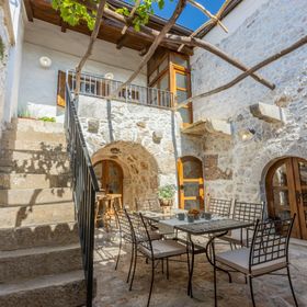 House Stara kuća-old stone house Grižane