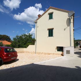 Apartment and Room Lada Sumartin