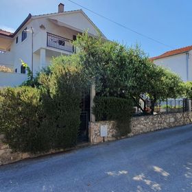 Apartment Romarin Supetar