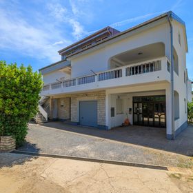 Apartments Slavica R Banjol