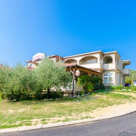 Apartments Josip S Lopar