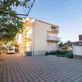Apartments Petar Srima
