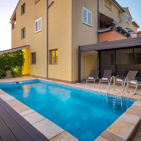 Apartment Dora family only Vodice