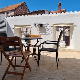 House Stone house Skor Stari Grad