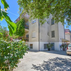 Rooms Oak Tree Biograd