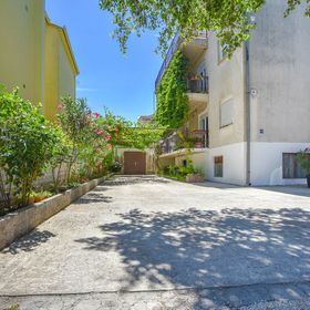 Rooms Oak Tree Biograd