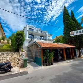 Apartment and Rooms Anne Dramalj