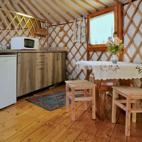 Kadosa Jurta Esztergom-Búbánatvölgy