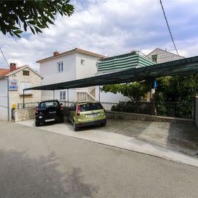 Apartment Karla 4 Supetar