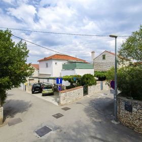 Apartment Karla 4 Supetar