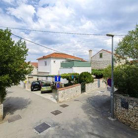 Apartment Karla 4 Supetar