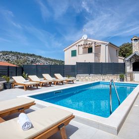 Ház A Tenger Mellett Medencével Razanj, Rogoznica - 19552 Ražanj